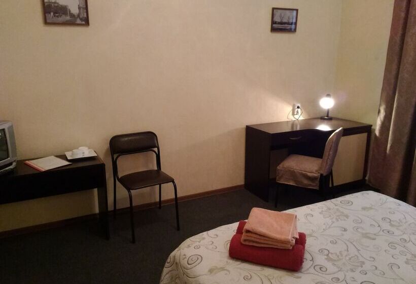 غرفة قياسية, Na Sapernom