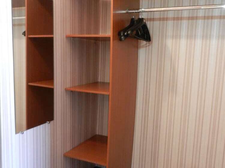 غرفة قياسية ثلاثية, Na Sapernom