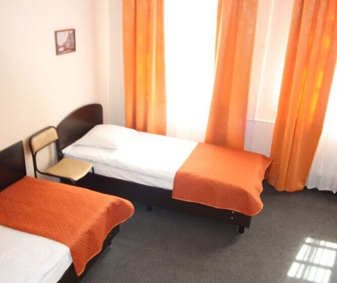 غرفة قياسية ثلاثية, Na Sapernom