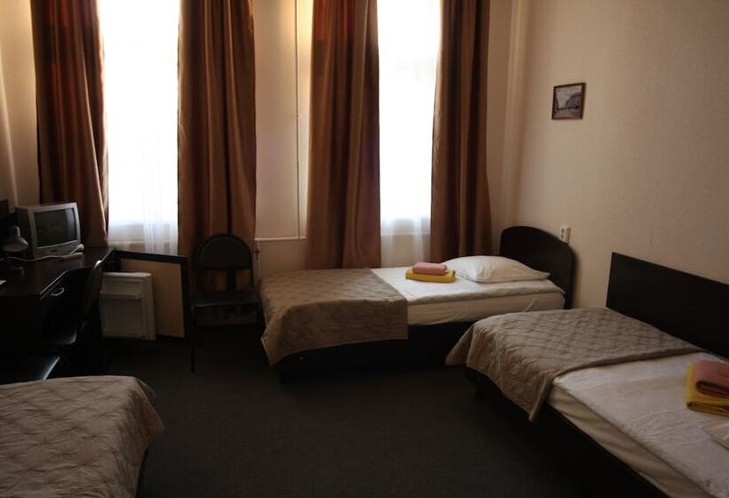 غرفة قياسية ثلاثية, Na Sapernom