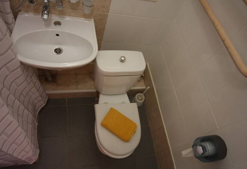 غرفة قياسية, Na Sapernom