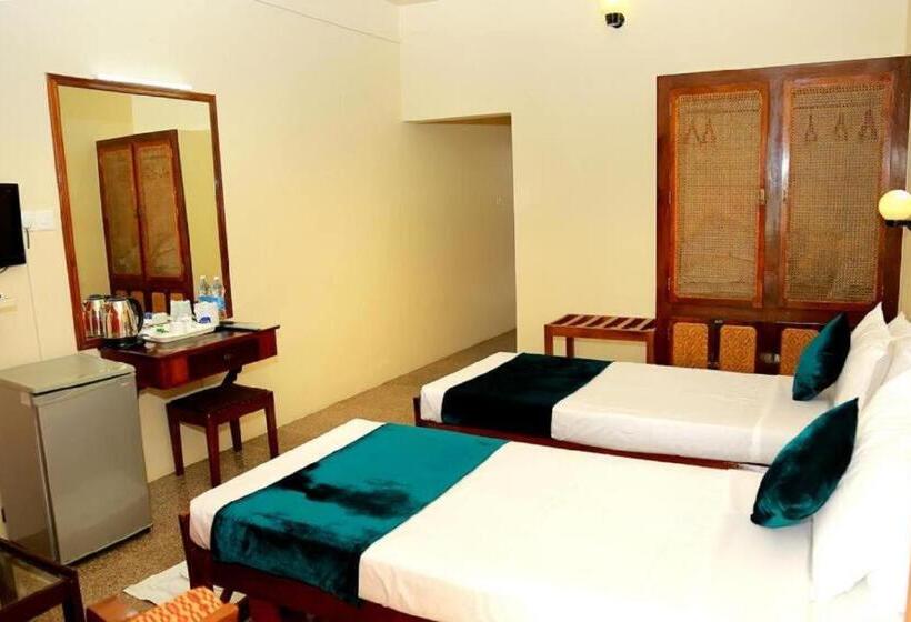 غرفة قياسية مطلّة علي البحر, Sea Face