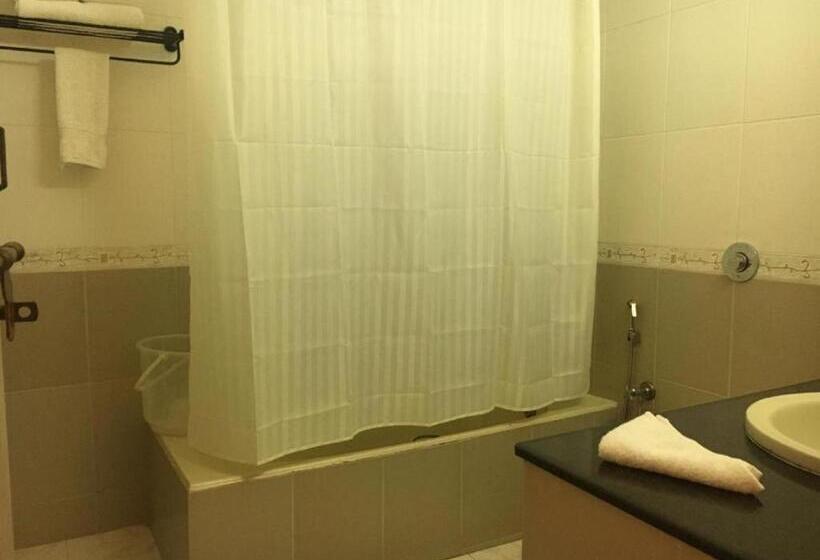 غرفة قياسية مطلّة علي البحر, Sea Face