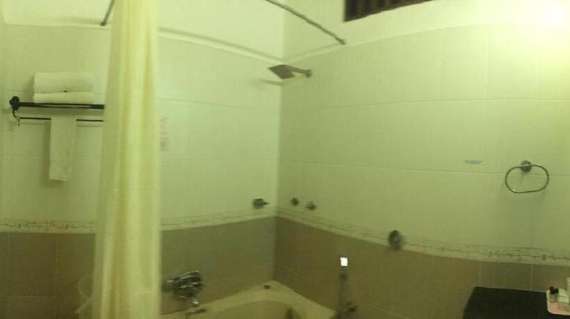 غرفة قياسية مطلّة علي البحر, Sea Face