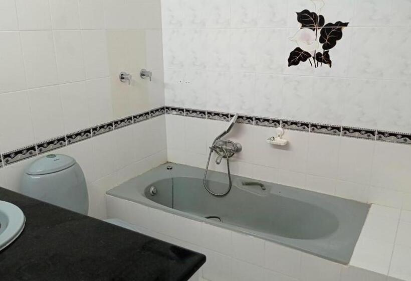 غرفة قياسية مزوَّدة بشُرفة, Sea Face