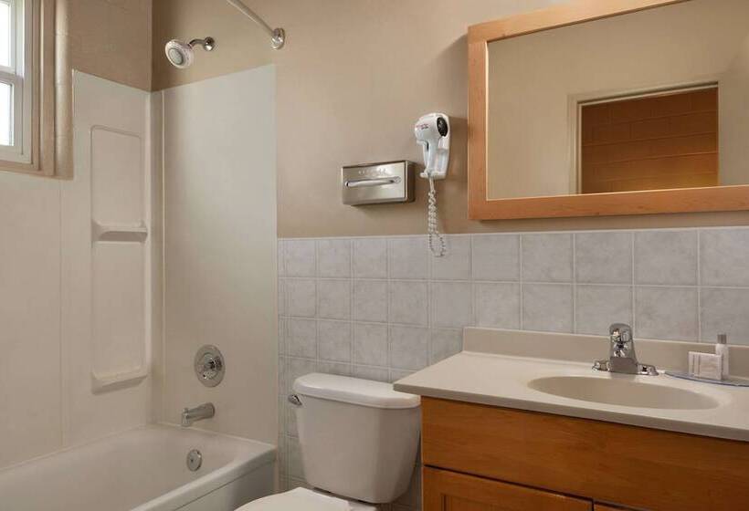 جناح, Thriftlodge Moose Jaw