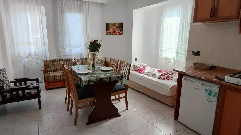 اتاق خانوادگی با چشم‌انداز باغ, California Apart Otel