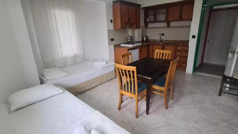 اتاق خانوادگی با چشم‌انداز باغ, California Apart Otel