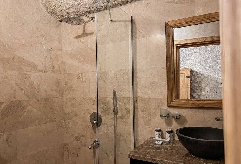 스탠다드 트리플 룸, Cave Hotel Saksagan