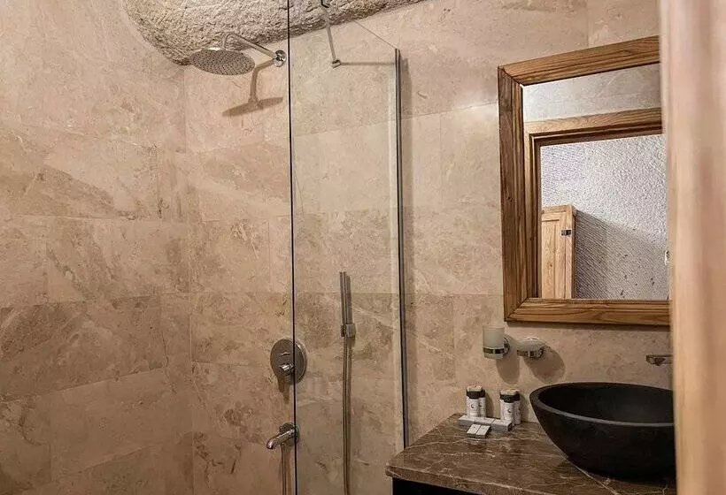 スタンダードトリプルルーム, Cave Hotel Saksagan