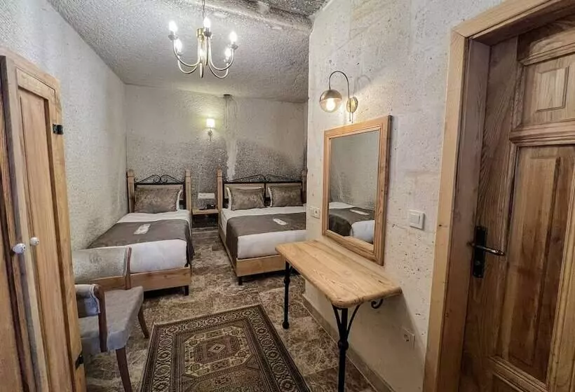 スタンダードトリプルルーム, Cave Hotel Saksagan