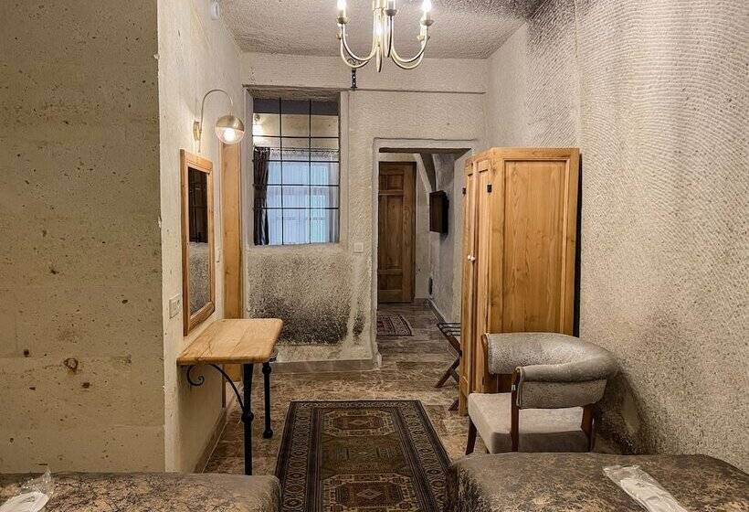 스탠다드 트리플 룸, Cave Hotel Saksagan