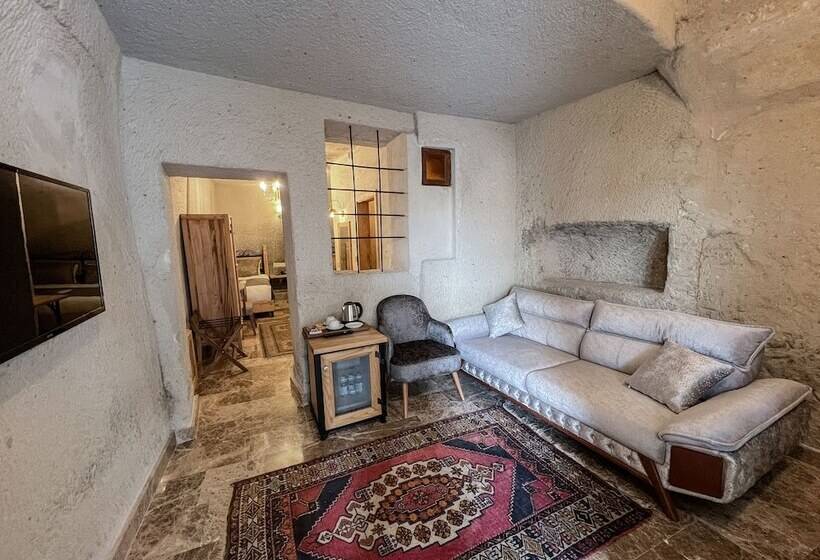 스탠다드 트리플 룸, Cave Hotel Saksagan