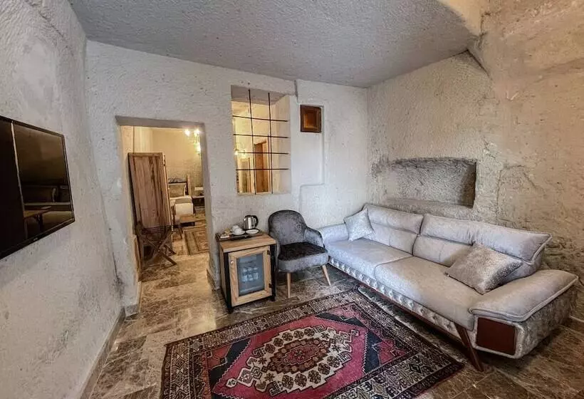 スタンダードトリプルルーム, Cave Hotel Saksagan