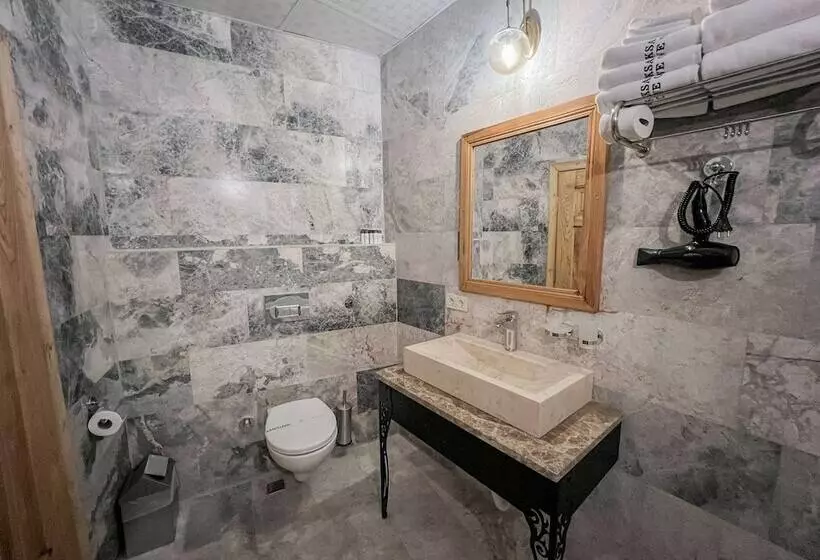 スーペリアトリプルルーム, Cave Hotel Saksagan