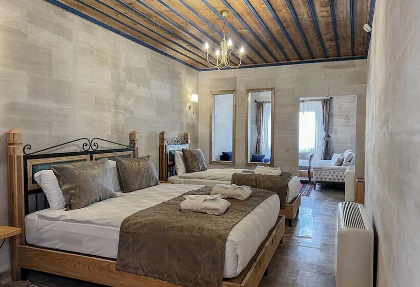 수피리어 트리플 룸, Cave Hotel Saksagan