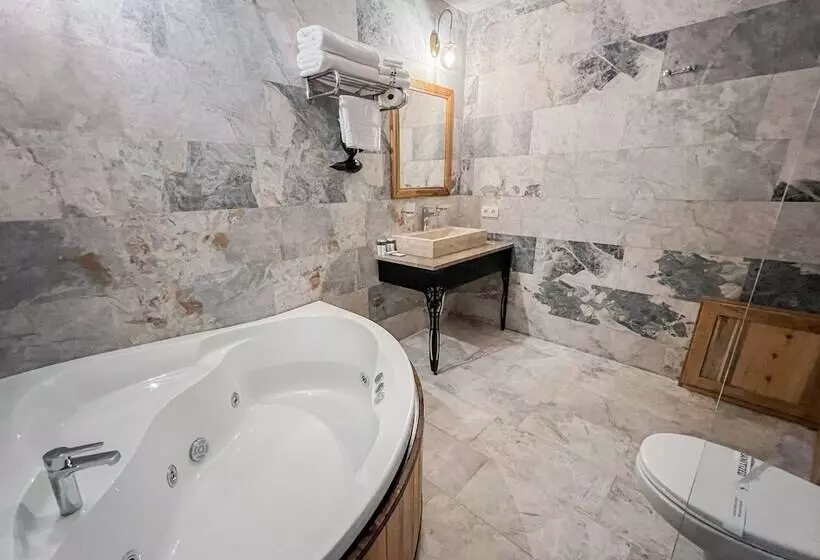 デラックススイート, Cave Hotel Saksagan