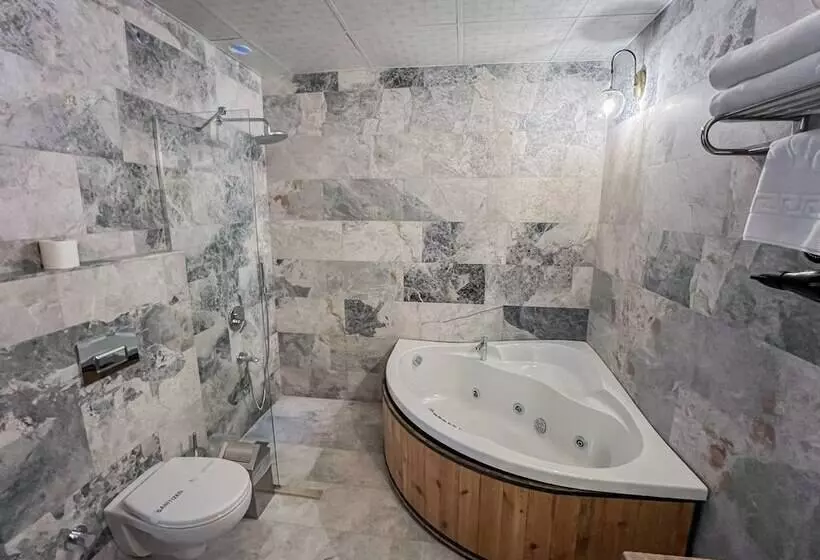 デラックススイート, Cave Hotel Saksagan