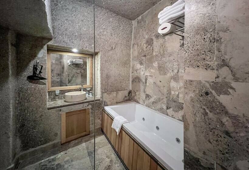 디럭스 룸, Cave Hotel Saksagan