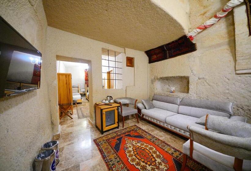 스탠다드 트리플 룸, Cave Hotel Saksagan