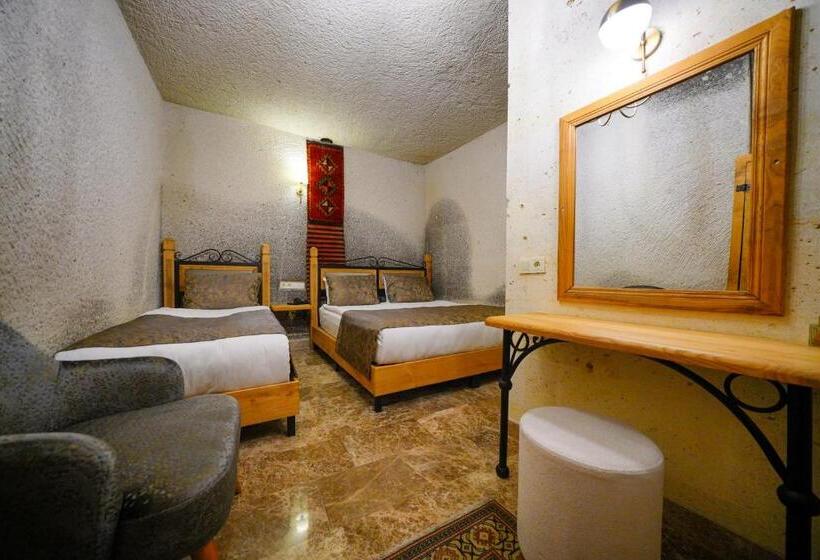 스탠다드 트리플 룸, Cave Hotel Saksagan