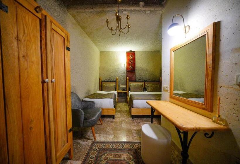 스탠다드 트리플 룸, Cave Hotel Saksagan