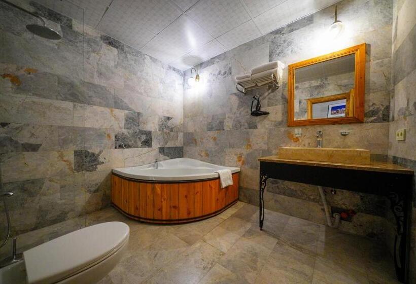 디럭스 스위트, Cave Hotel Saksagan