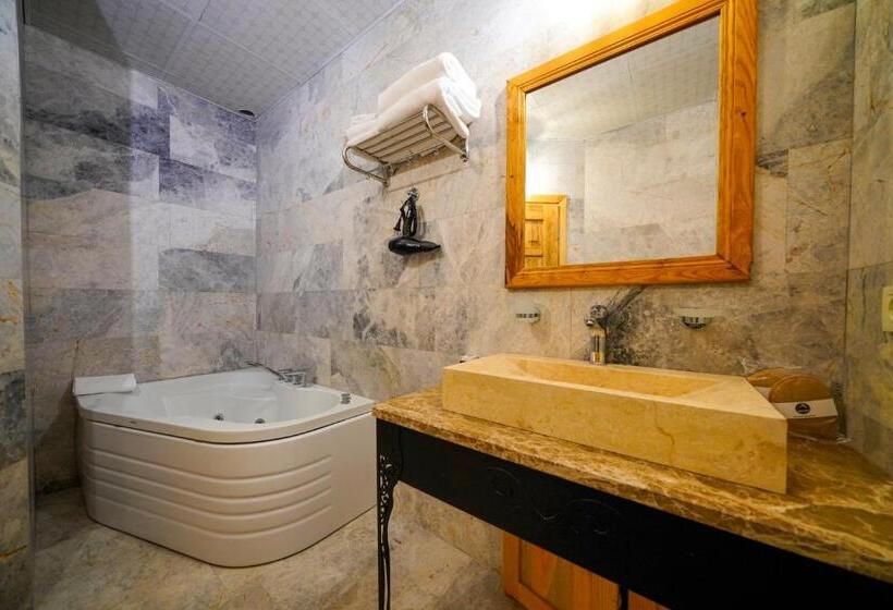 디럭스 스위트, Cave Hotel Saksagan