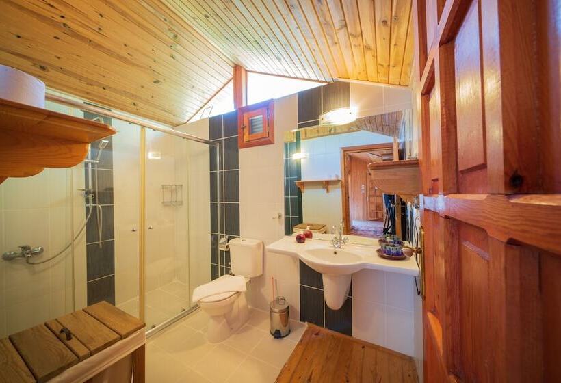 بانگلوی استاندارد, Etenna Beach Bungalows