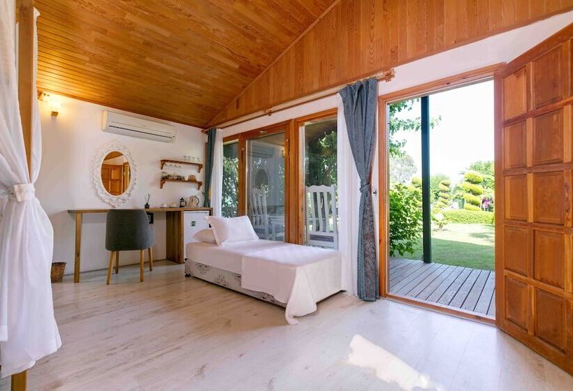 بانگلوی استاندارد, Etenna Beach Bungalows