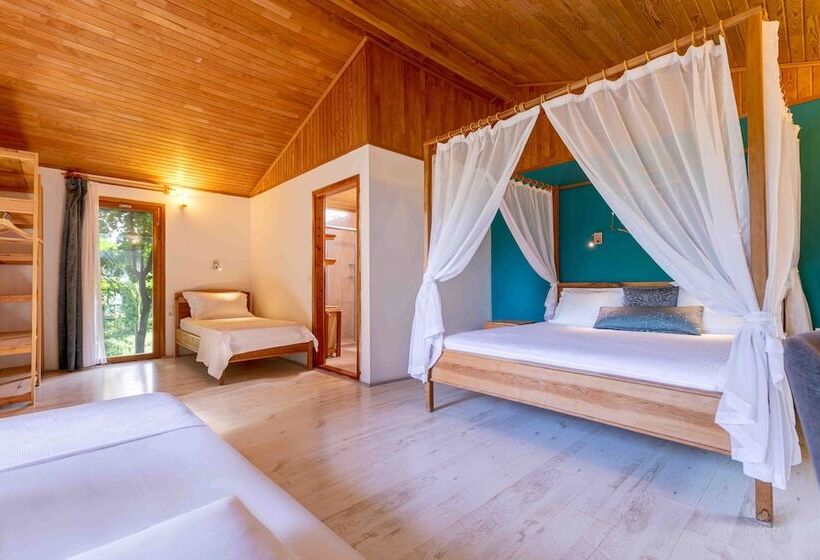 بانگلوی استاندارد, Etenna Beach Bungalows