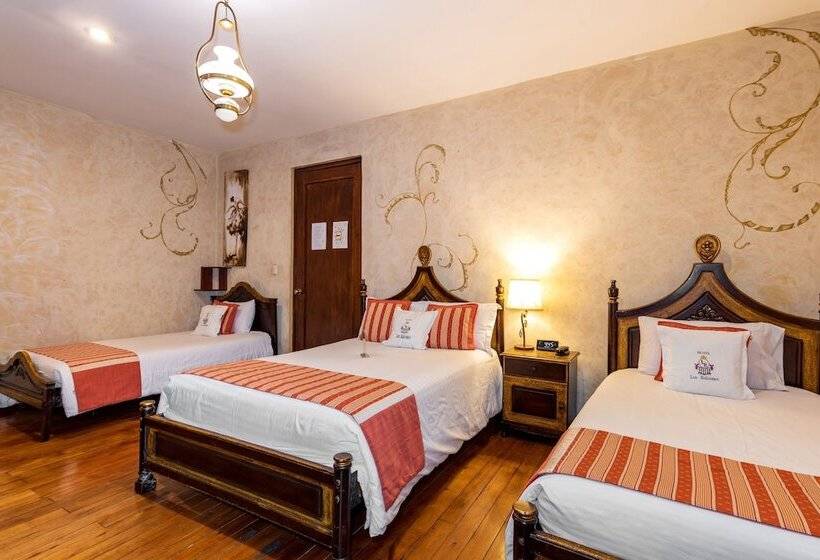 Трехместный Номер Стандарт с Балконом, Boutique Los Balcones