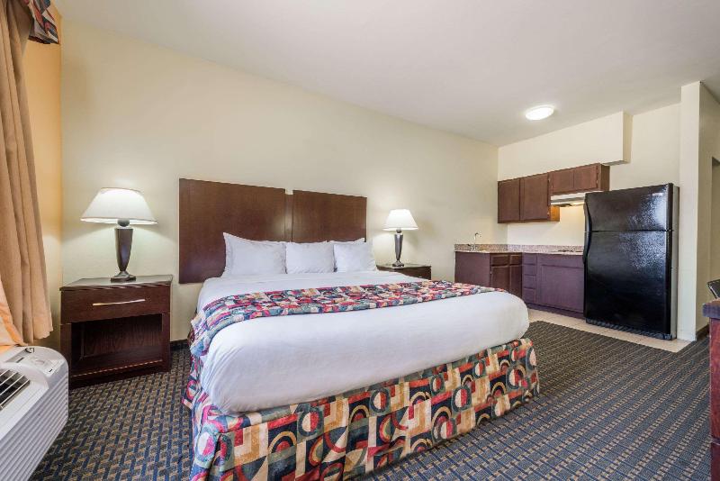 غرفة قياسية سرير كينج, Days Inn & Suites By Wyndham Cleburne Tx