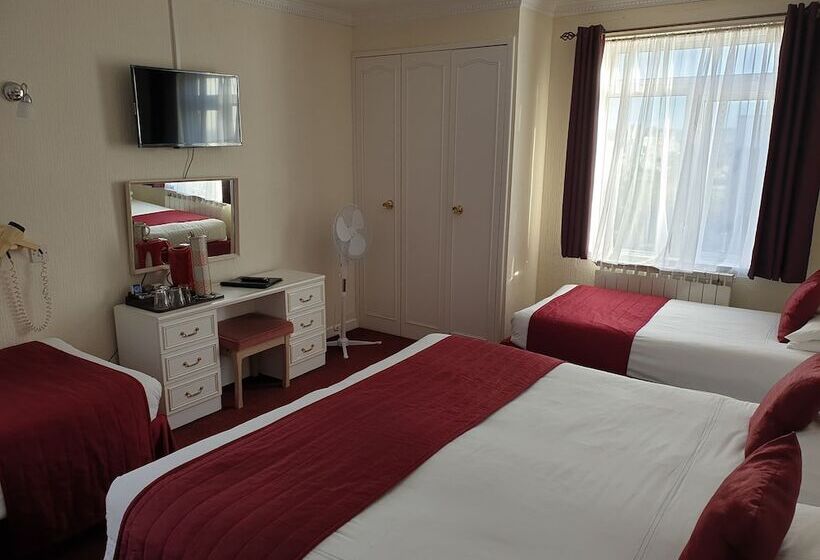 חדר סטנדרט לארבעה, Marina Metro