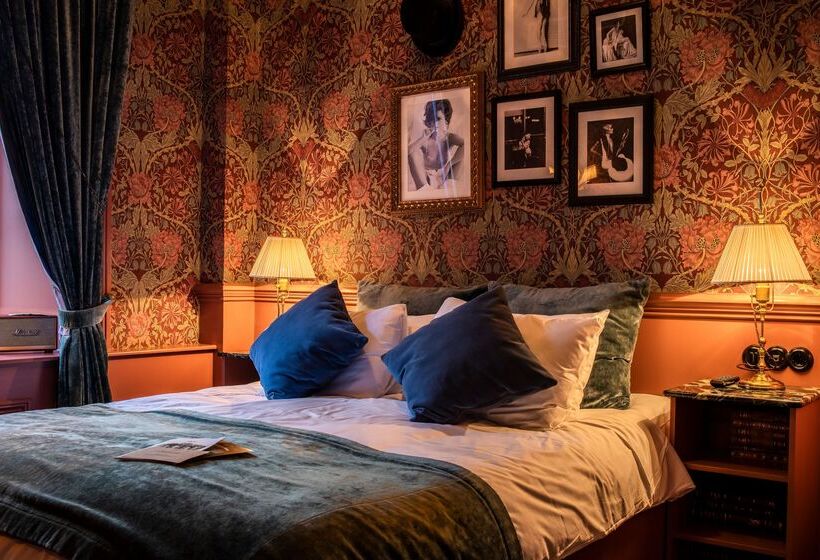 غرفة أساسية, Pigalle