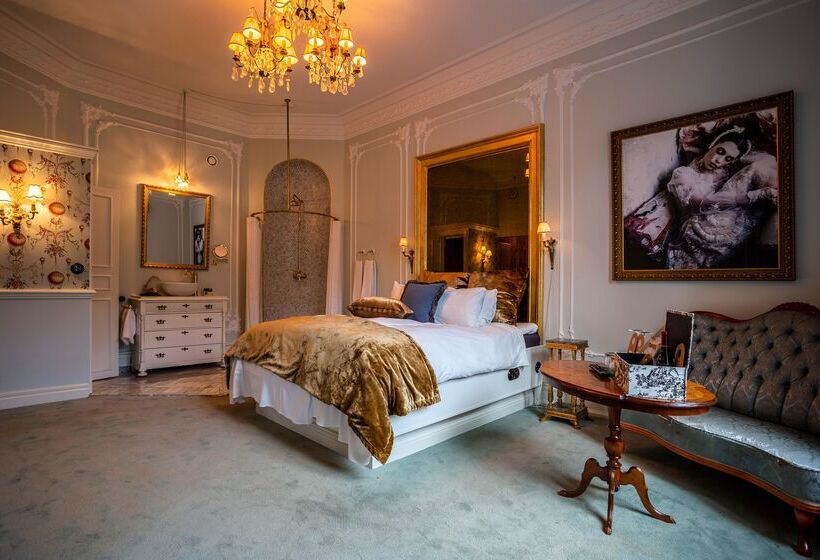 Номер Стандарт, Pigalle