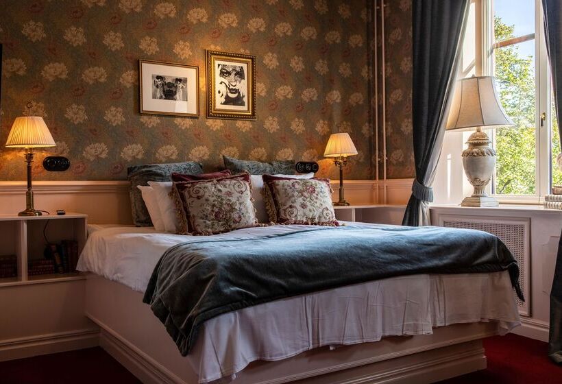 Номер Стандарт, Pigalle