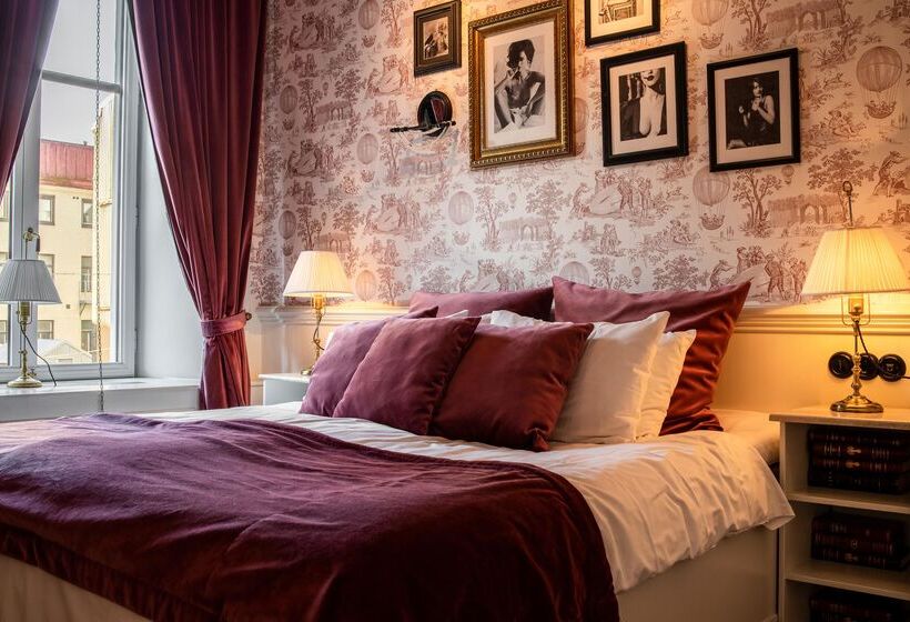 Номер Стандарт, Pigalle