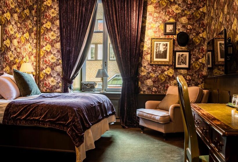 Номер Стандарт, Pigalle