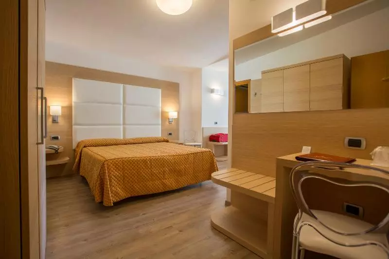 سوییت لوکس, Sunshine Suites Resort