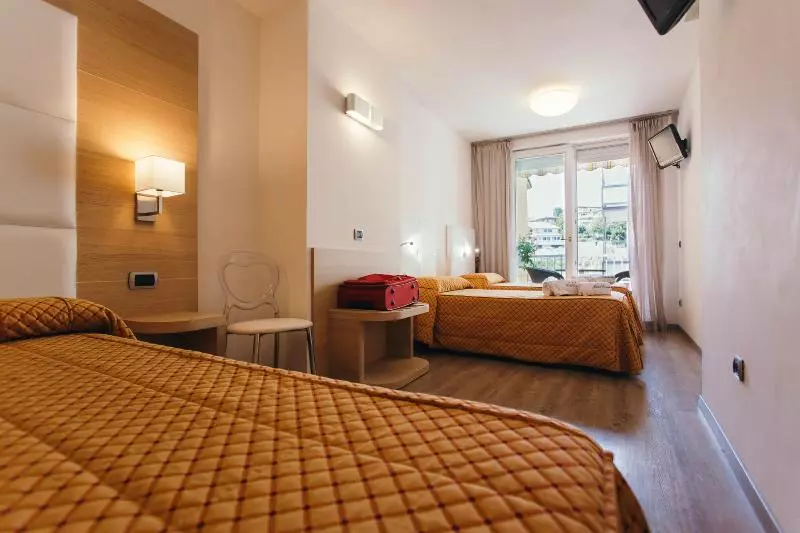 سوییت لوکس, Sunshine Suites Resort