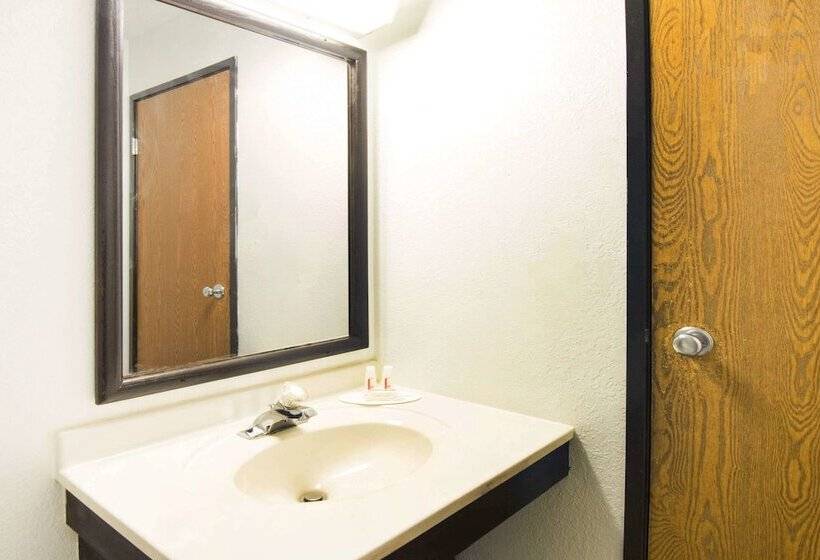 Номер Стандарт 2 Двуспальные Кровати, Super 8 By Wyndham Pittsburgh Pa Airport University Area
