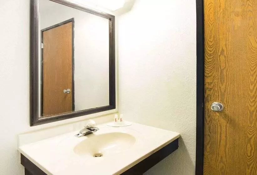 ２ダブルベッドのスタンダードルーム, Super 8 By Wyndham Pittsburgh Pa Airport University Area
