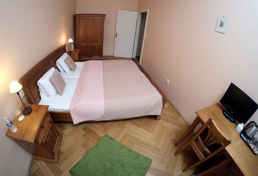 ベーシックルーム, Vila U Varhanáře