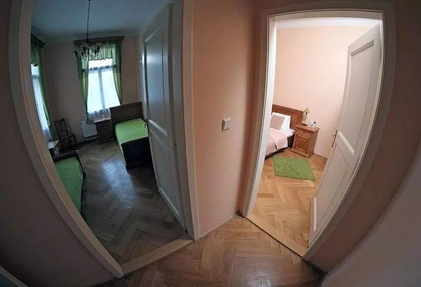 اتاق خانوادگی, Vila U Varhanáře