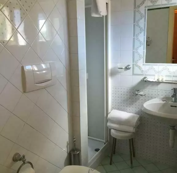 اتاق استاندارد با چشمانداز دریا, Grand Hotel La Playa