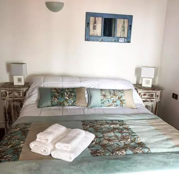اتاق اکونومی, Bianca Boutique