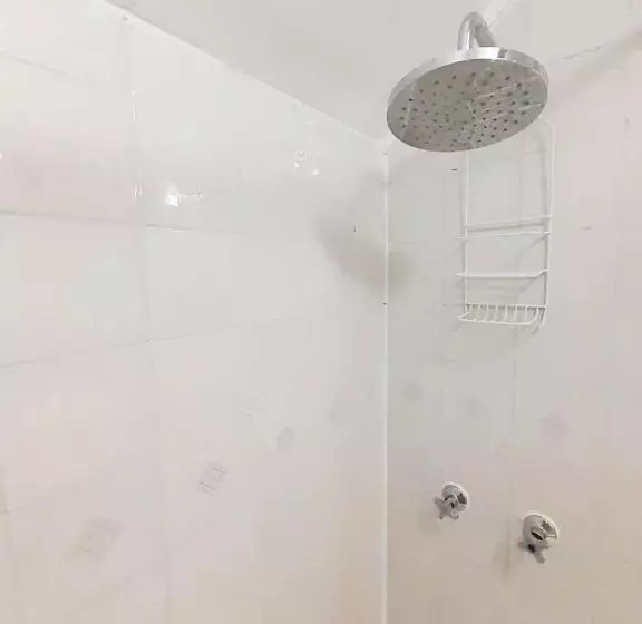 اتاق اکونومی, Bianca Boutique