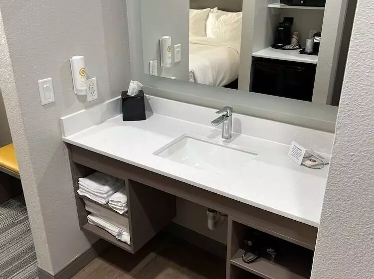 سوئیت برای معلولان, Comfort Inn & Suites