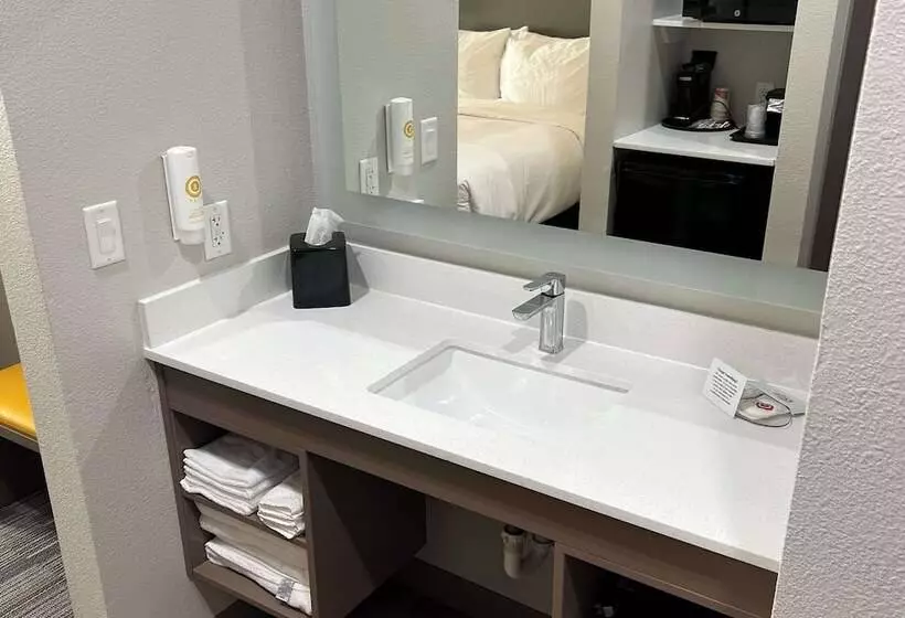 سوئیت برای معلولان, Comfort Inn & Suites